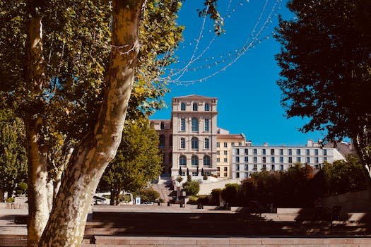 Combien coûte une nuit dans un hôtel avec jacuzzi à Marseille ?